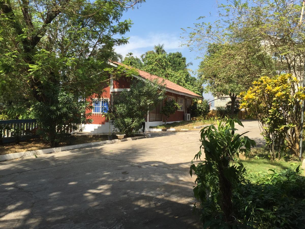 The Family Kingdom Resort Freetown Buitenkant foto