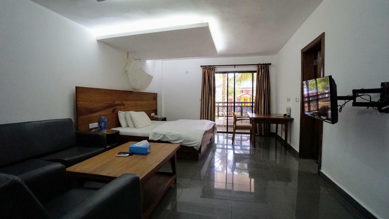 The Family Kingdom Resort Freetown Buitenkant foto