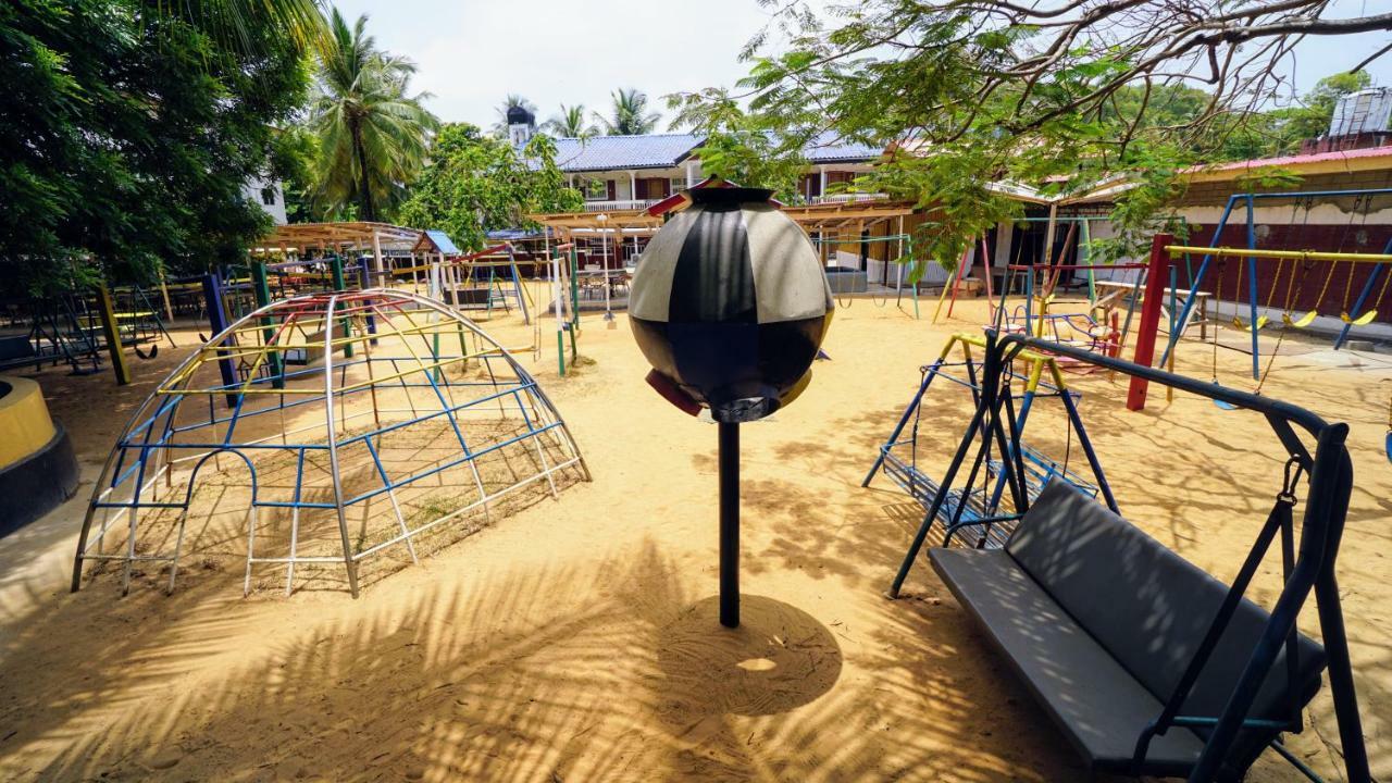 The Family Kingdom Resort Freetown Buitenkant foto